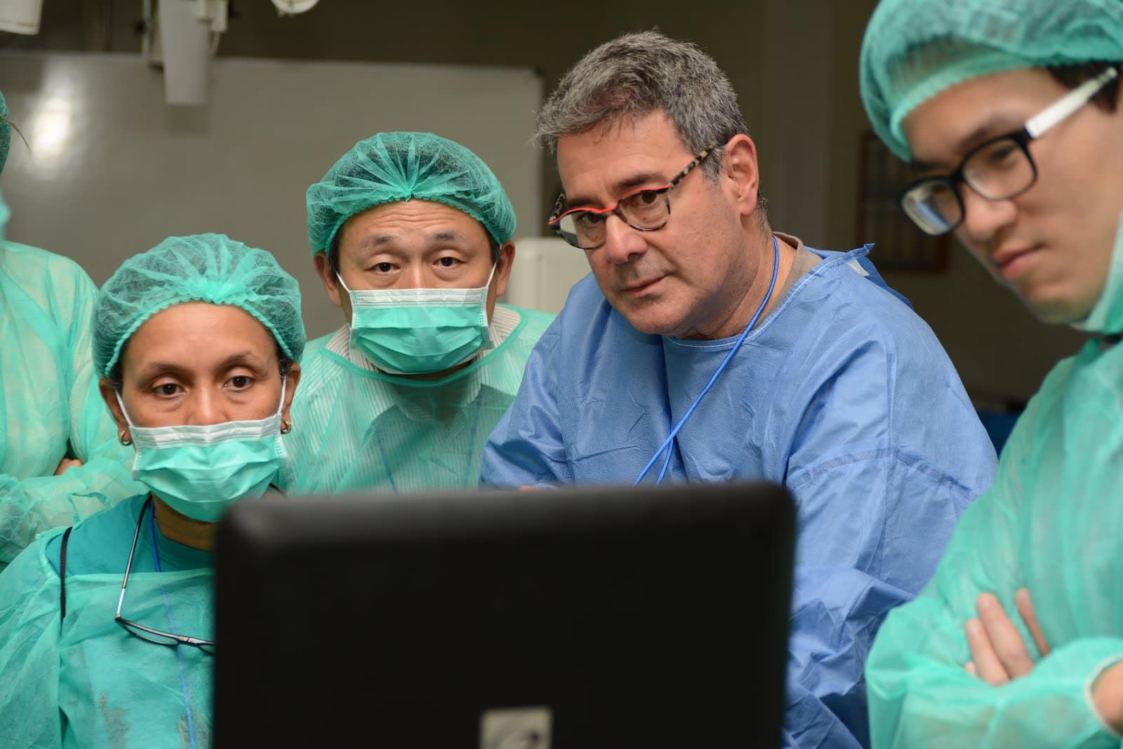 Entrevista al dr. Carlos Salazar sobre control del dolor postoperatorio en cirugía de mama