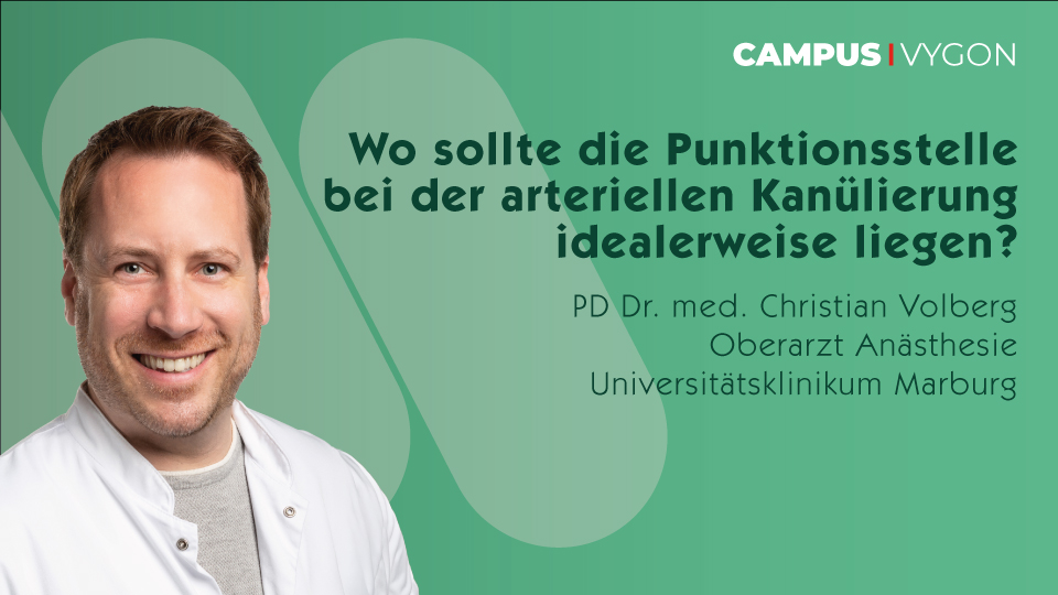 Wo sollte die Punktionsstelle bei der arteriellen Kanülierung idealerweise liegen?